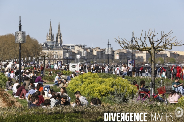 Un dimanche de détente le long de la Garonne à Bordeaux