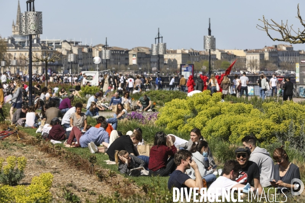 Un dimanche de détente le long de la Garonne à Bordeaux