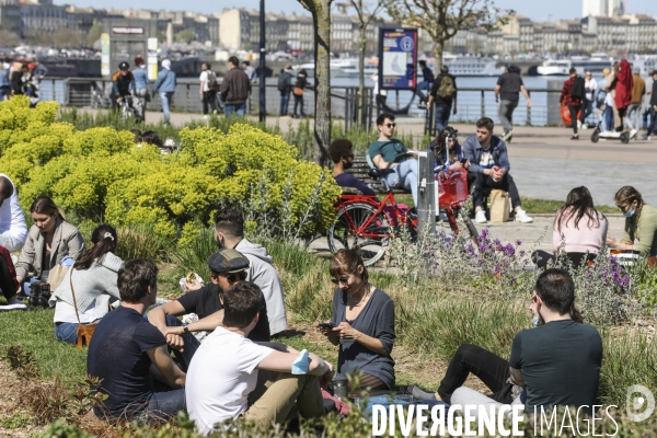 Un dimanche de détente le long de la Garonne à Bordeaux