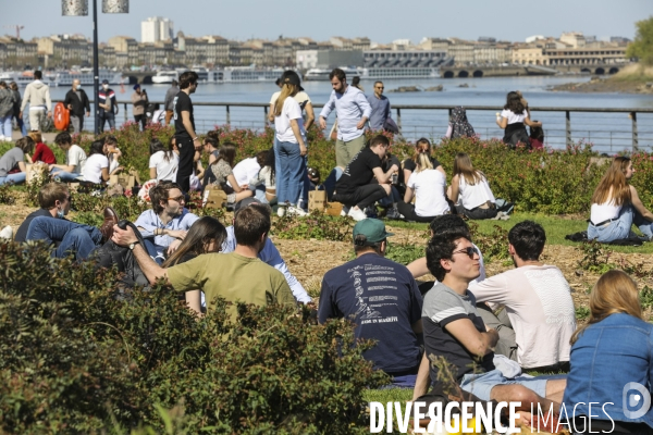 Un dimanche de détente le long de la Garonne à Bordeaux