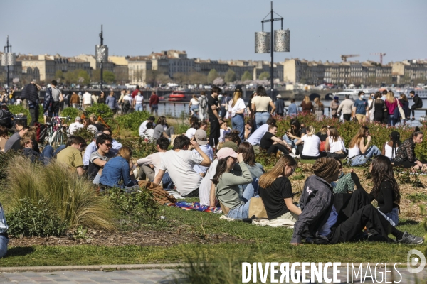 Un dimanche de détente le long de la Garonne à Bordeaux