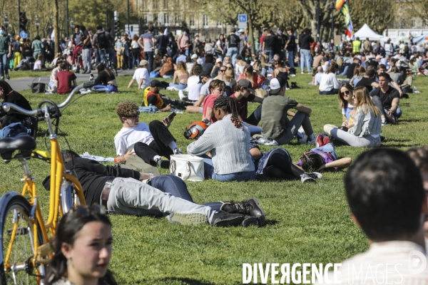 Un dimanche de détente le long de la Garonne à Bordeaux