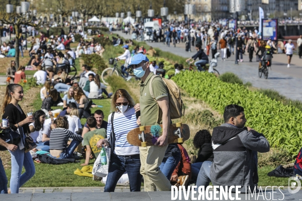 Un dimanche de détente le long de la Garonne à Bordeaux