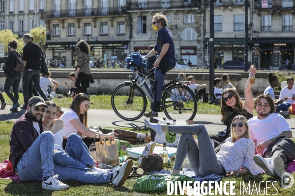 Un dimanche de détente le long de la Garonne à Bordeaux