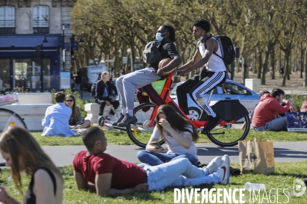 Un dimanche de détente le long de la Garonne à Bordeaux