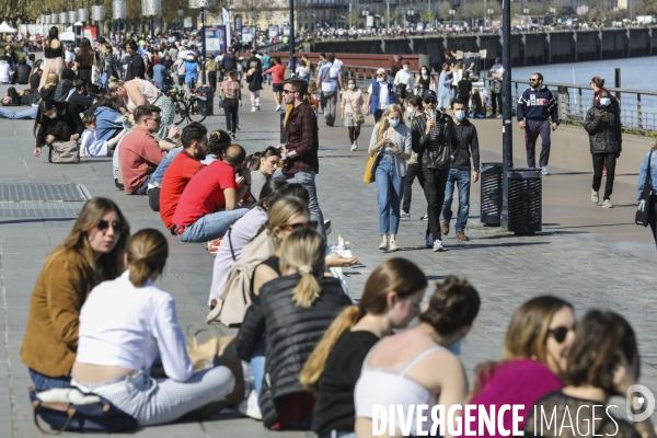 Un dimanche de détente le long de la Garonne à Bordeaux