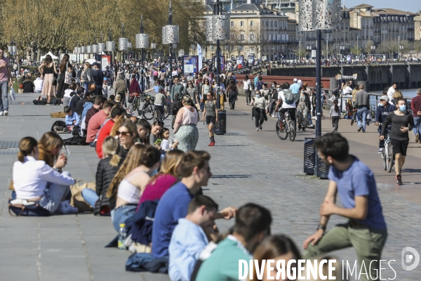 Un dimanche de détente le long de la Garonne à Bordeaux