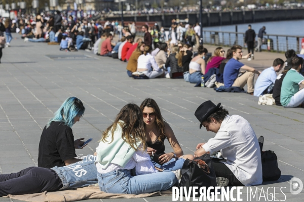 Un dimanche de détente le long de la Garonne à Bordeaux