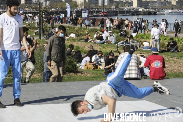 Un dimanche de détente le long de la Garonne à Bordeaux