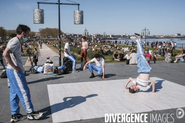 Un dimanche de détente le long de la Garonne à Bordeaux