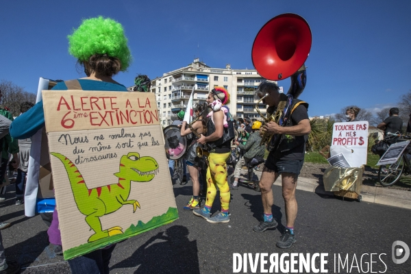 Marche pour une «vraie loi climat» à Marseille