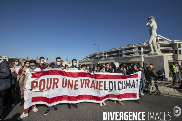 Marche pour une «vraie loi climat» à Marseille