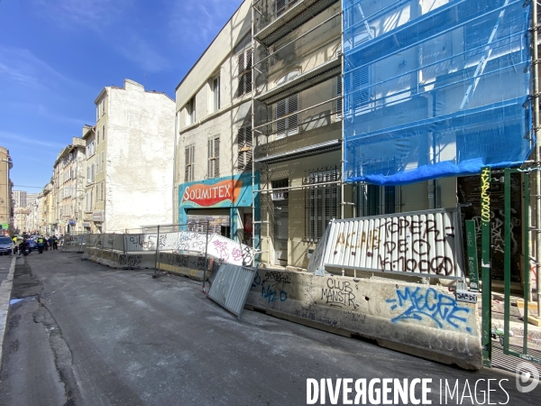 Rue d Aubagne après le passage du Carnaval de Marseille