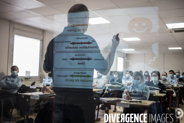 Gendarmerie, formation aux violences conjugales dans les couples homosexuels.