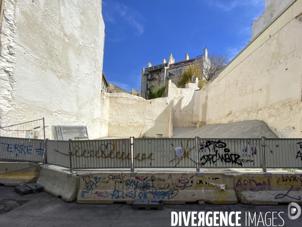 Rue d Aubagne après le passage du Carnaval de Marseille