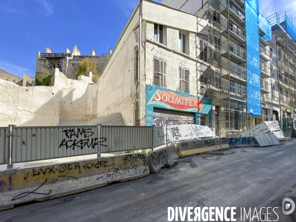 Rue d Aubagne après le passage du Carnaval de Marseille