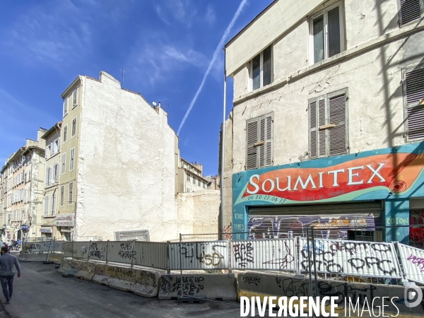 Rue d Aubagne après le passage du Carnaval de Marseille