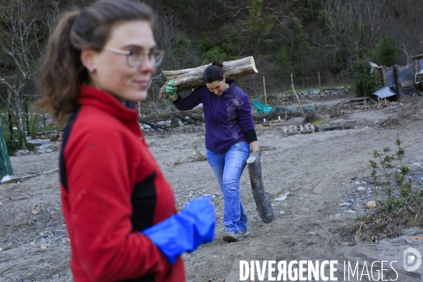 Chantier solidaire dans la vallée de la Roya. Une fois par semaine ,Emmaus Roya organise un chantier solidaire avec des compagnons et des benevoles pour reconstruire la vallée de la Roya dévastée par les inondations dues à la tempête Alex du 2/10/20