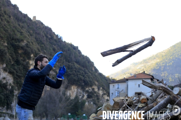 Chantier solidaire dans la vallée de la Roya. Une fois par semaine ,Emmaus Roya organise un chantier solidaire avec des compagnons et des benevoles pour reconstruire la vallée de la Roya dévastée par les inondations dues à la tempête Alex du 2/10/20