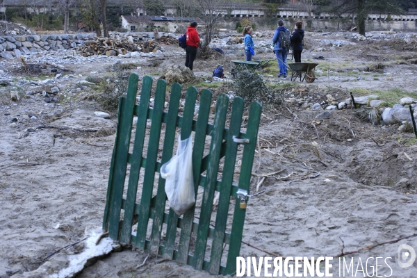 Chantier solidaire dans la vallée de la Roya. Une fois par semaine ,Emmaus Roya organise un chantier solidaire avec des compagnons et des benevoles pour reconstruire la vallée de la Roya dévastée par les inondations dues à la tempête Alex du 2/10/20