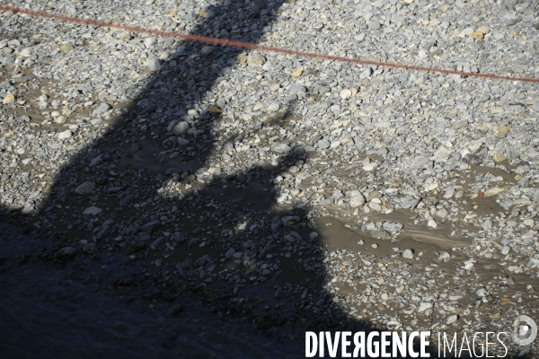 Chantier solidaire dans la vallée de la Roya. Une fois par semaine ,Emmaus Roya organise un chantier solidaire avec des compagnons et des benevoles pour reconstruire la vallée de la Roya dévastée par les inondations dues à la tempête Alex du 2/10/20