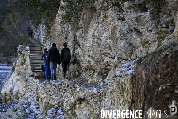 Chantier solidaire dans la vallée de la Roya. Une fois par semaine ,Emmaus Roya organise un chantier solidaire avec des compagnons et des benevoles pour reconstruire la vallée de la Roya dévastée par les inondations dues à la tempête Alex du 2/10/20