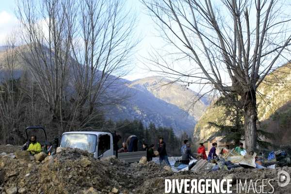 Chantier solidaire dans la vallée de la Roya. Une fois par semaine ,Emmaus Roya organise un chantier solidaire avec des compagnons et des benevoles pour reconstruire la vallée de la Roya dévastée par les inondations dues à la tempête Alex du 2/10/20