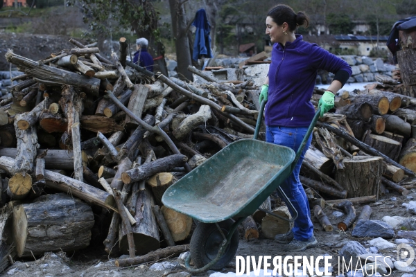 Chantier solidaire dans la vallée de la Roya. Une fois par semaine ,Emmaus Roya organise un chantier solidaire avec des compagnons et des benevoles pour reconstruire la vallée de la Roya dévastée par les inondations dues à la tempête Alex du 2/10/20