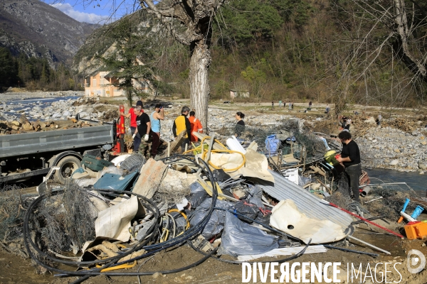 Chantier solidaire dans la vallée de la Roya. Une fois par semaine ,Emmaus Roya organise un chantier solidaire avec des compagnons et des benevoles pour reconstruire la vallée de la Roya dévastée par les inondations dues à la tempête Alex du 2/10/20