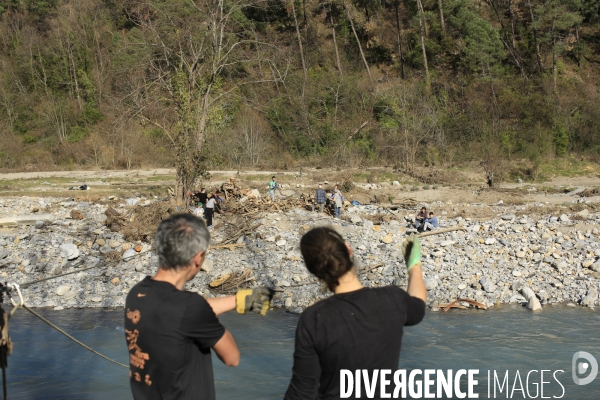 Chantier solidaire dans la vallée de la Roya. Une fois par semaine ,Emmaus Roya organise un chantier solidaire avec des compagnons et des benevoles pour reconstruire la vallée de la Roya dévastée par les inondations dues à la tempête Alex du 2/10/20