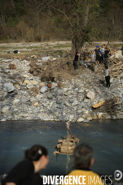 Chantier solidaire dans la vallée de la Roya. Une fois par semaine ,Emmaus Roya organise un chantier solidaire avec des compagnons et des benevoles pour reconstruire la vallée de la Roya dévastée par les inondations dues à la tempête Alex du 2/10/20