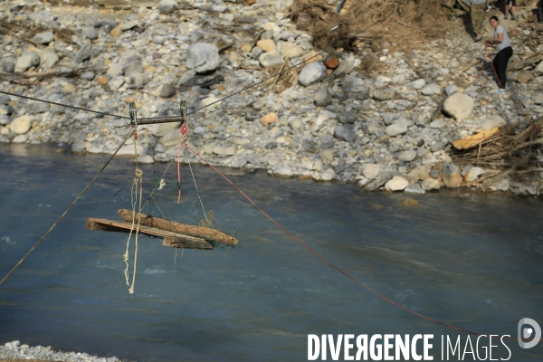 Chantier solidaire dans la vallée de la Roya. Une fois par semaine ,Emmaus Roya organise un chantier solidaire avec des compagnons et des benevoles pour reconstruire la vallée de la Roya dévastée par les inondations dues à la tempête Alex du 2/10/20
