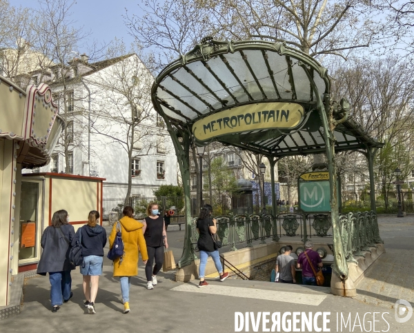 Station de metro abbesses dessinee par guimard