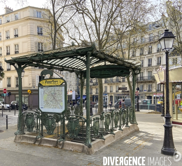 Station de metro abbesses dessinee par guimard