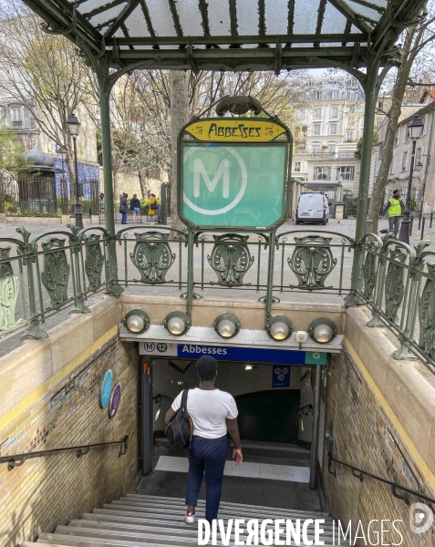 Station de metro abbesses dessinee par guimard