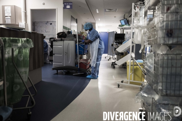 Service de réanimation à l hopital Saint-Louis.
