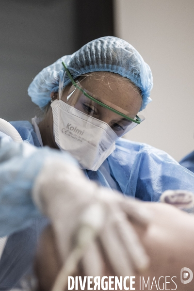 Service de réanimation à l hopital Saint-Louis.