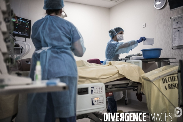 Service de réanimation à l hopital Saint-Louis.