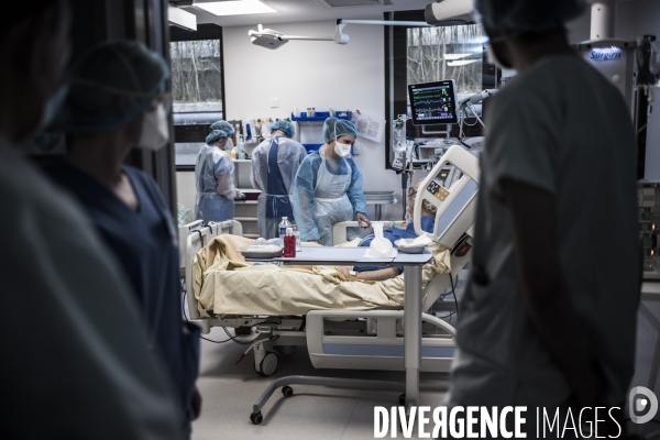 Service de réanimation à l hopital Saint-Louis.