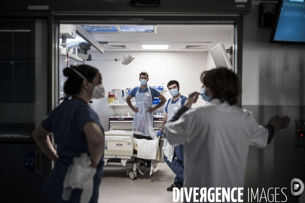 Service de réanimation à l hopital Saint-Louis.