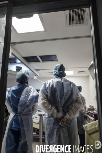 Service de réanimation à l hopital Saint-Louis.