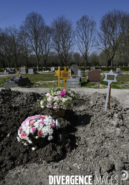 Cimetière. Division en reprise. Concessions venant à expiration. Cemetery. Division in recovery. Concessions expiring.