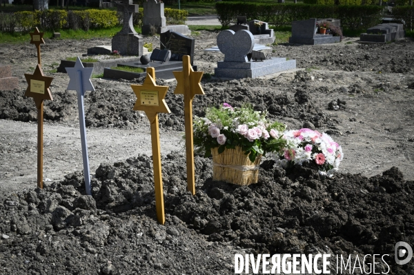 Cimetière. Division en reprise. Concessions venant à expiration. Cemetery. Division in recovery. Concessions expiring.