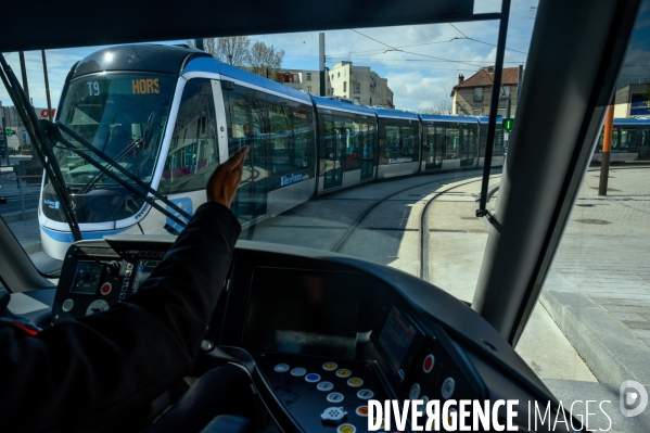 Tramway T9. De Porte de Choisy à Orly