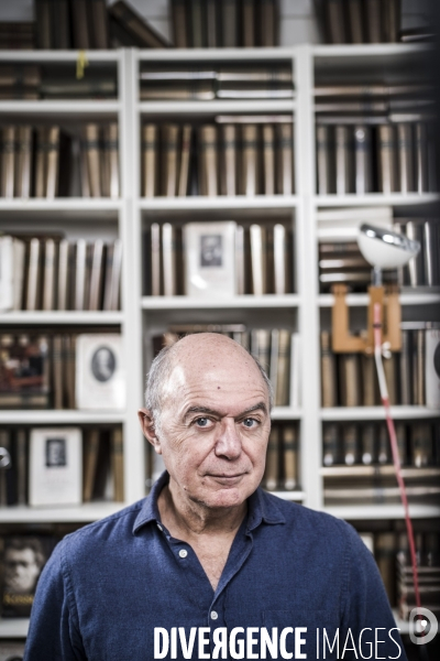 Portrait de pierre assouline, ecrivain et journaliste.