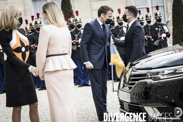 Emmanuel Macron reçoit Volodymyr Zelensky