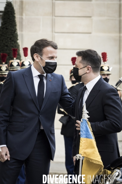 Emmanuel Macron reçoit Volodymyr Zelensky