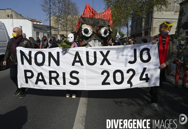 Marche contre le projet de détruire les jardins partagés d Aubervilliers afin d y construire un SPA et SOLARIUM.