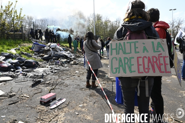 Marche contre le projet de détruire les jardins partagés d Aubervilliers afin d y construire un SPA et SOLARIUM.