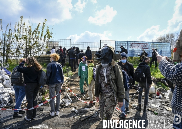 Marche contre le projet de détruire les jardins partagés d Aubervilliers afin d y construire un SPA et SOLARIUM.